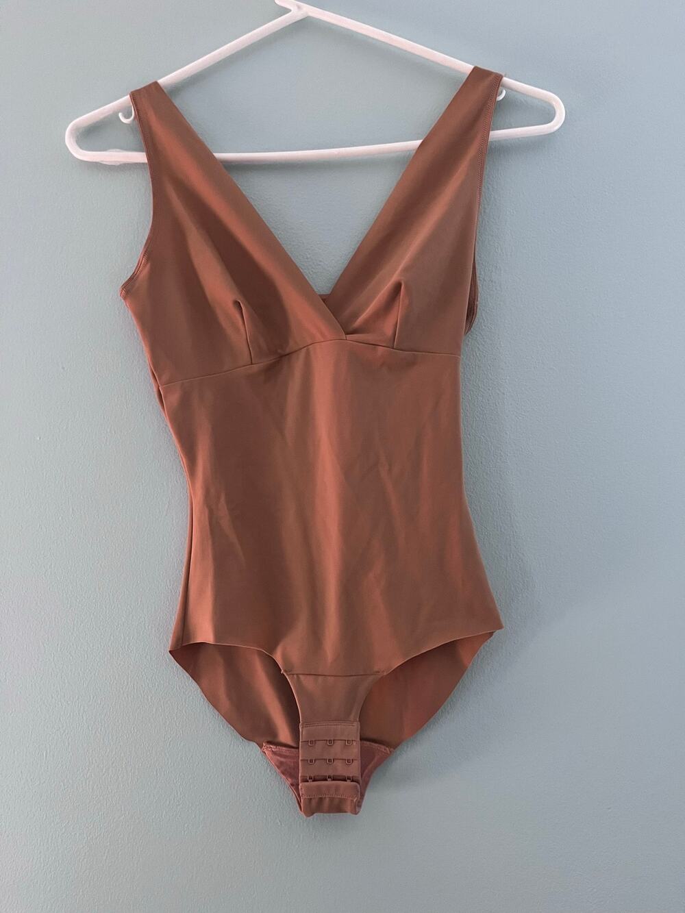 Pristine Condition Jones New York Small Tan Adjustable Body Suit